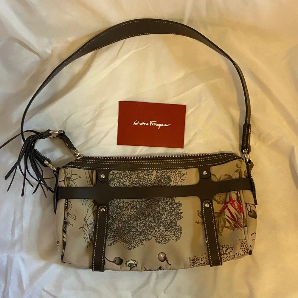 Salvatore Ferragamo Beige and Brown Leopard Shoulder Bag AUTHENTIC - Picture 4 of 7
